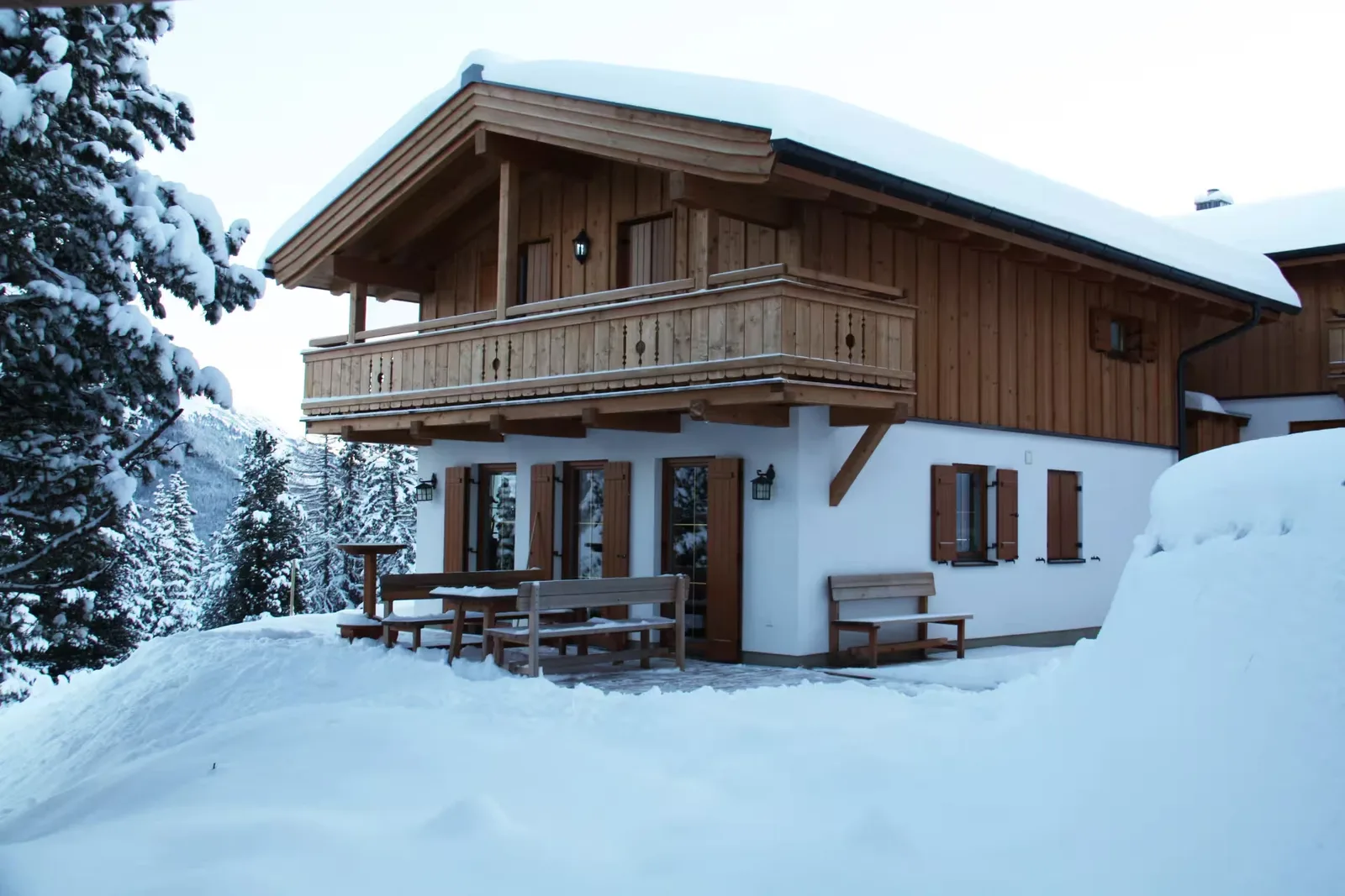Almhaus Louise – Terrasse mit Bergblick und viel Licht.