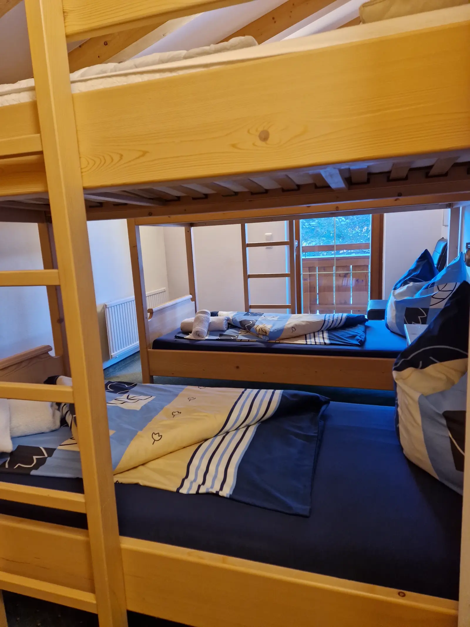 Almhaus Louise – Vierbettzimmer mit zwei Etagenbetten